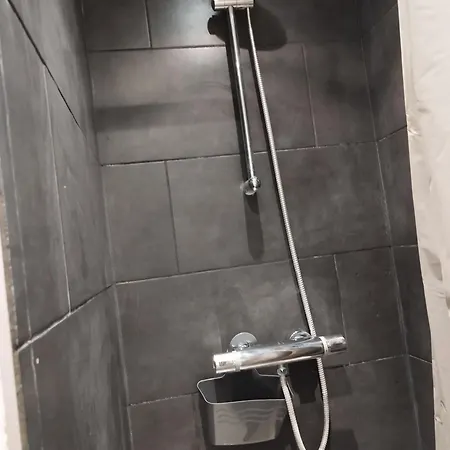 Location Court Terme نامور